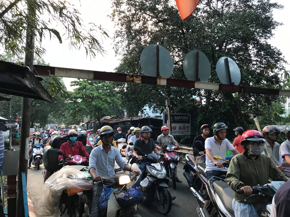 Hốt hoảng phát hiện thi thể nam thanh niên trôi sông Sài Gòn ảnh 4