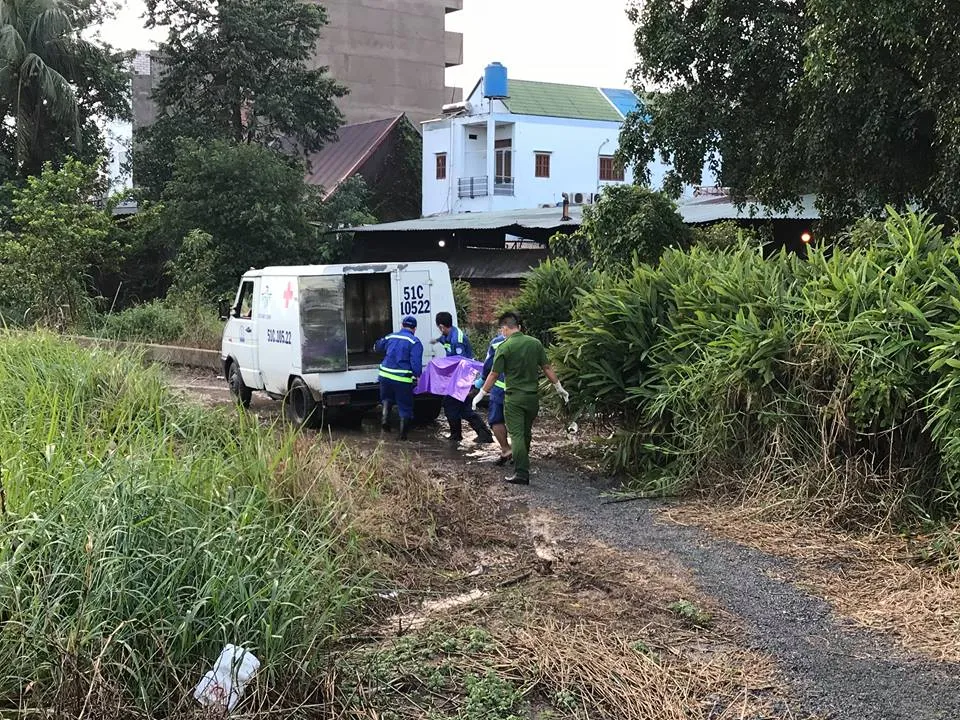 Hốt hoảng phát hiện thi thể nam thanh niên trôi sông Sài Gòn ảnh 7