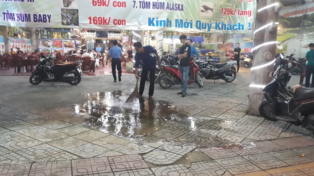 Nhân viên bảo vệ quán hải sản đâm thực khách nguy kịch ảnh 1