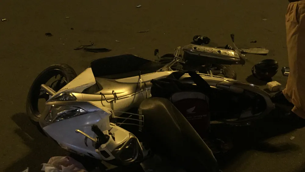 Nữ tài xế ô tô có biểu hiện say xỉn tông hàng loạt xe, một người chết ảnh 14