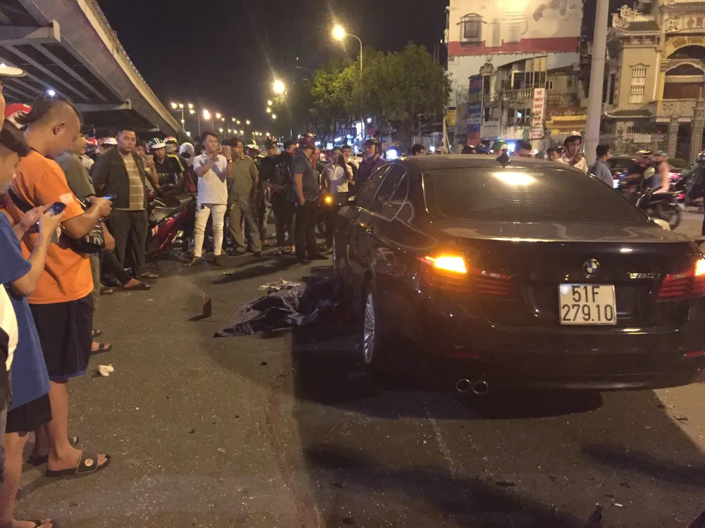 Nữ tài xế ô tô có biểu hiện say xỉn tông hàng loạt xe, một người chết ảnh 18
