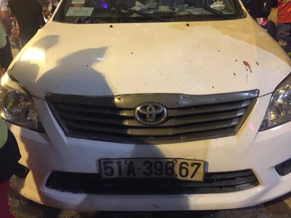 Nữ tài xế ô tô có biểu hiện say xỉn tông hàng loạt xe, một người chết ảnh 19