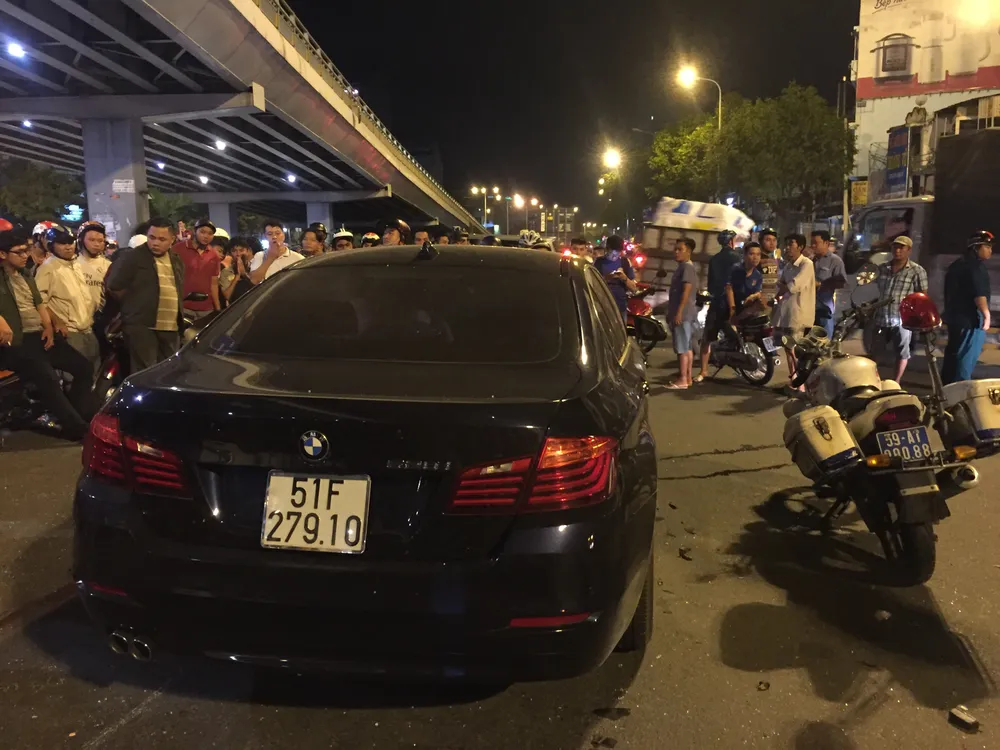  Nữ tài xế xe “điên” khai: Do... chiếc giày cao gót (?) ảnh 1