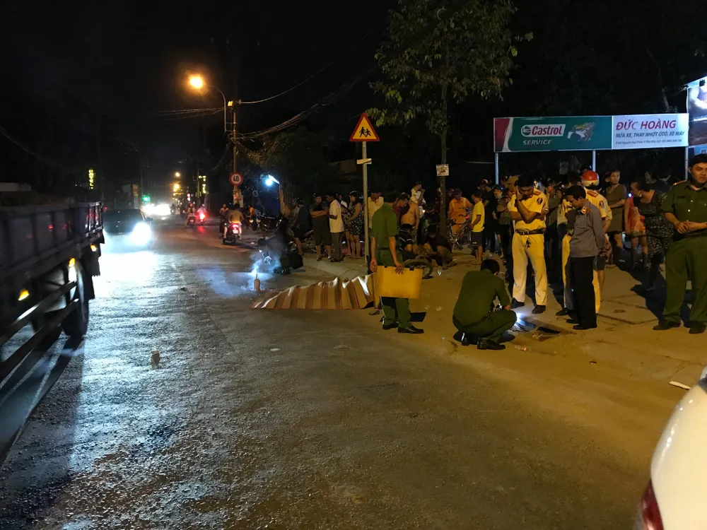 Công an khám nghiệm hiện trường vụ việc