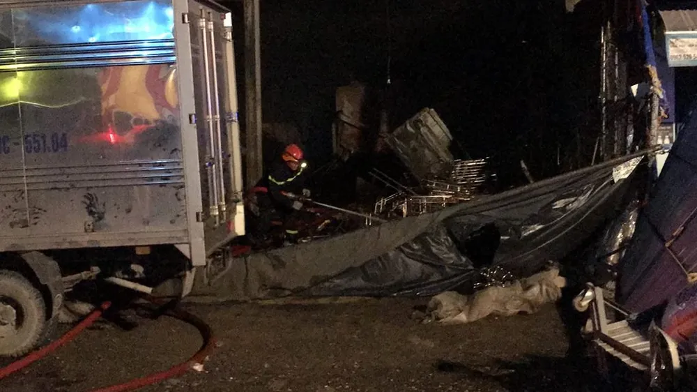 Cửa hàng tạp hoá bốc cháy dữ dội ở quận 9 ảnh 8