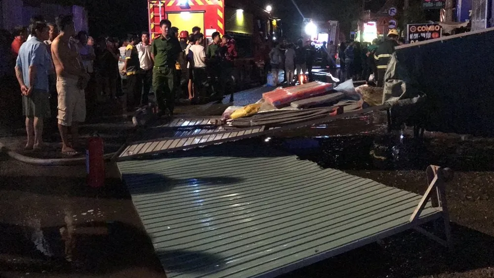 Cửa hàng tạp hoá bốc cháy dữ dội ở quận 9 ảnh 11