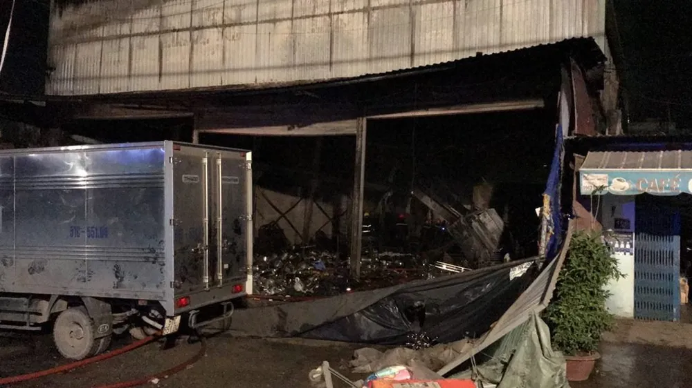 Cửa hàng tạp hoá bốc cháy dữ dội ở quận 9 ảnh 22