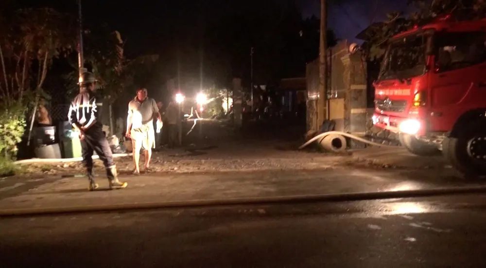 Cháy lớn tại công ty sản xuất gỗ ở tỉnh Bình Dương suốt nhiều giờ ảnh 1