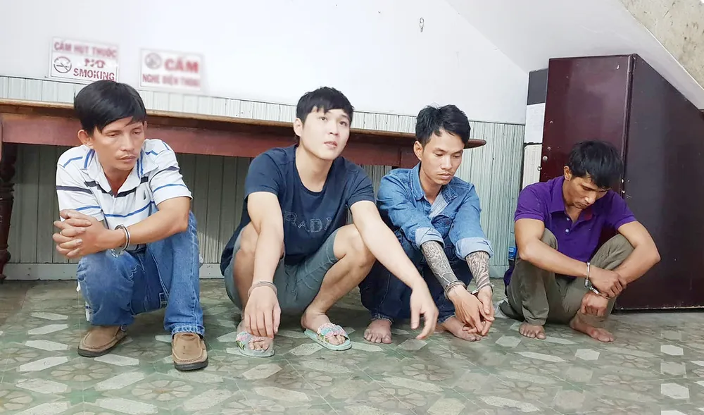 Bắt băng nhóm chuyên đột nhập đình, chùa trộm tài sản ảnh 1