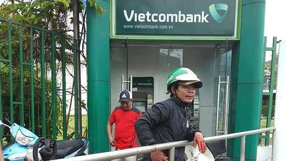 Hiện trường vụ cuớp tại trụ ATM Vietcombank. Ảnh: ĐAN NGUYÊN 