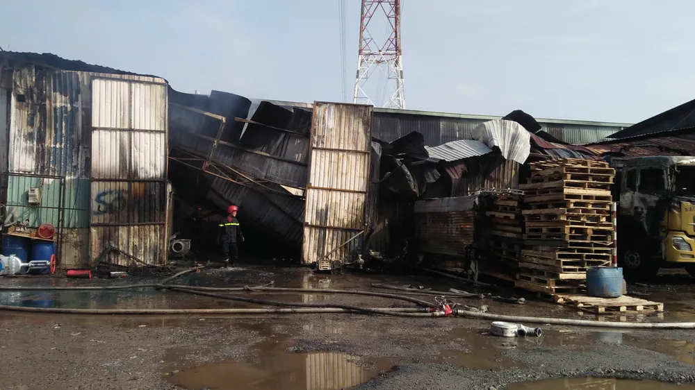 Cháy kho hàng ở huyện Hóc Môn, nhiều tài sản bị thiêu rụi ảnh 7