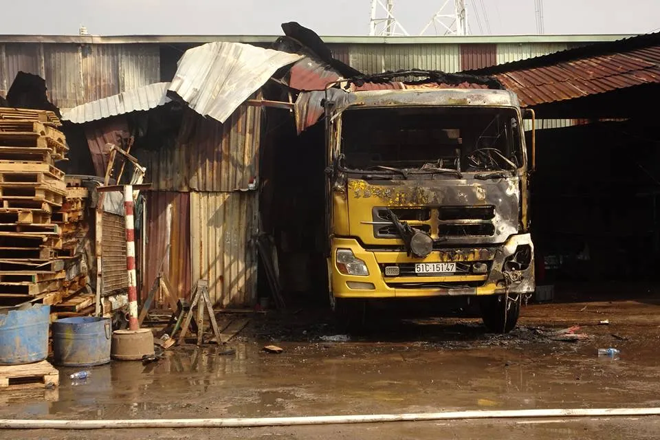 Cháy kho hàng ở huyện Hóc Môn, nhiều tài sản bị thiêu rụi ảnh 11