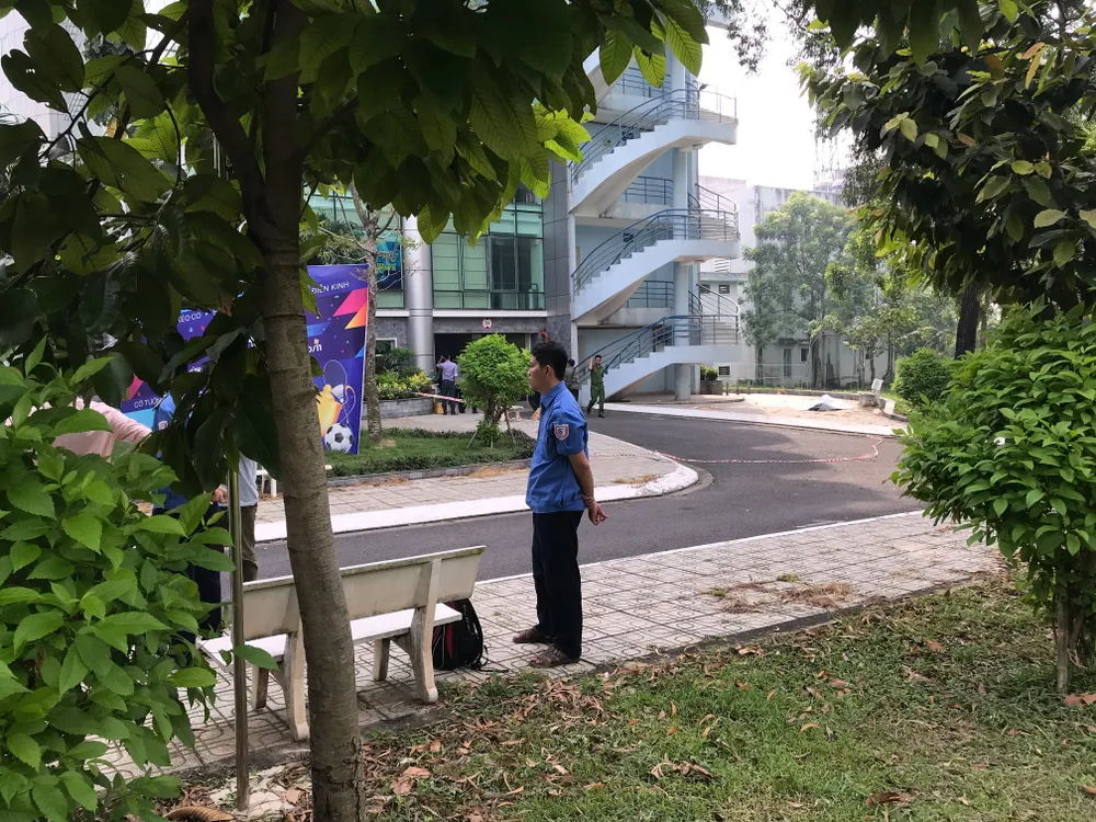 Nam sinh viên rơi lầu tử vong ảnh 3