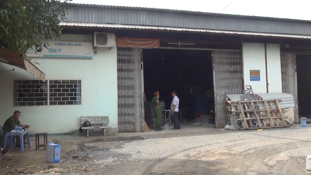 Cháy xưởng cơ khí, 2 người bị bỏng ảnh 1