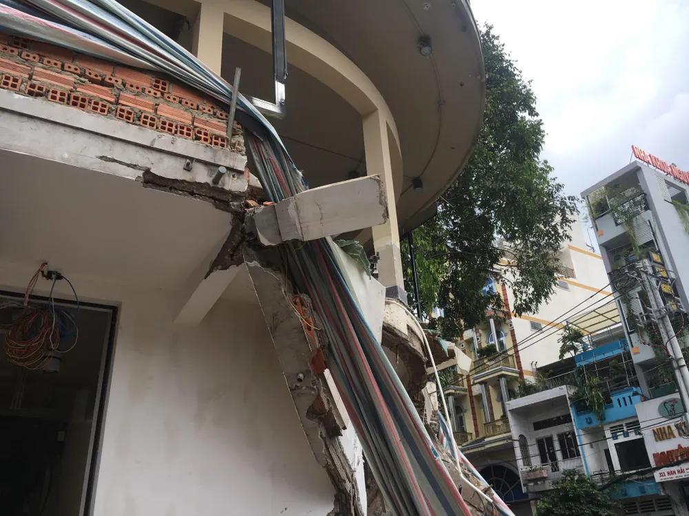 ​ Sập công trình xây dựng, 2 công nhân nguy kịch ảnh 2