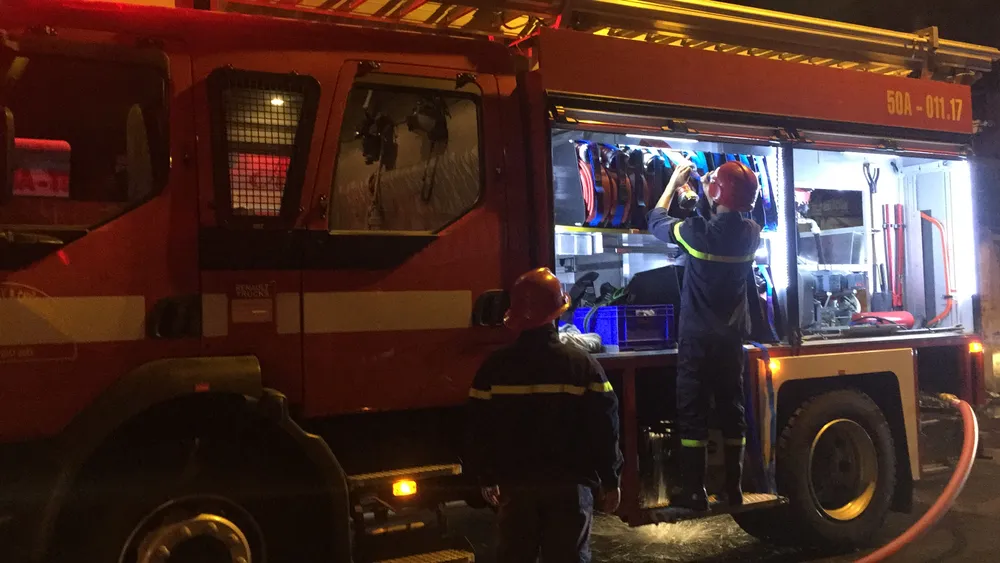 Căn nhà bốc cháy dữ dội trong đêm ở quận Phú Nhuận ảnh 13