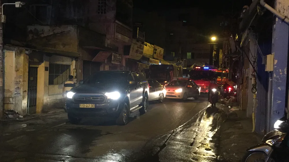 Căn nhà bốc cháy dữ dội trong đêm ở quận Phú Nhuận ảnh 14