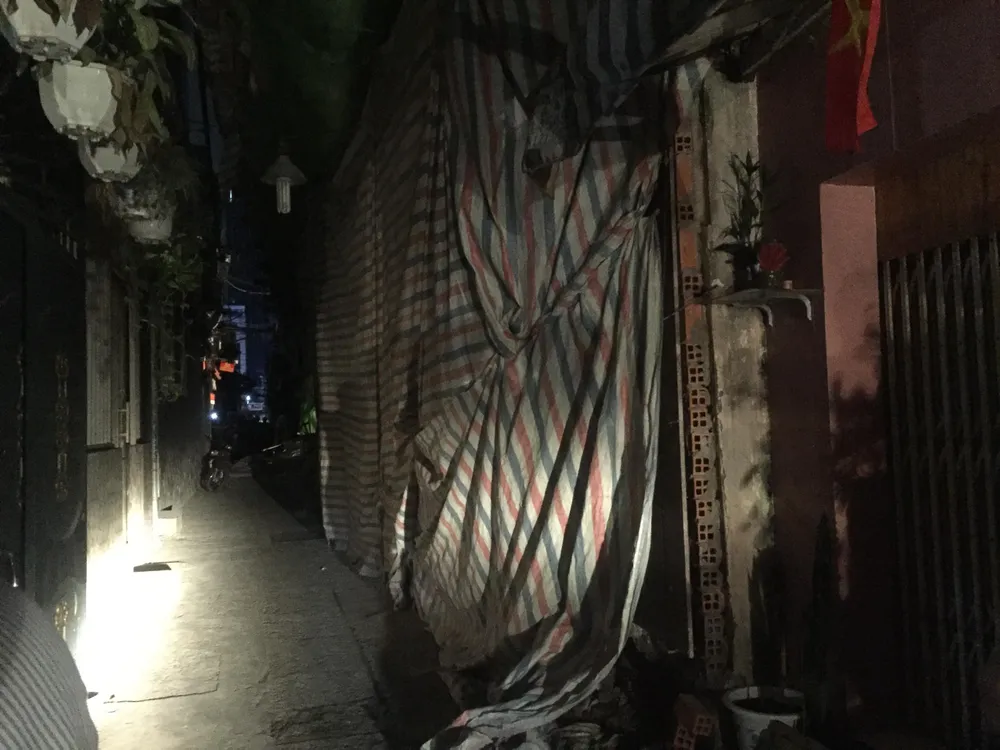 Sập giàn giáo ở trung tâm quận 1, ít nhất 2 người thương vong ảnh 2