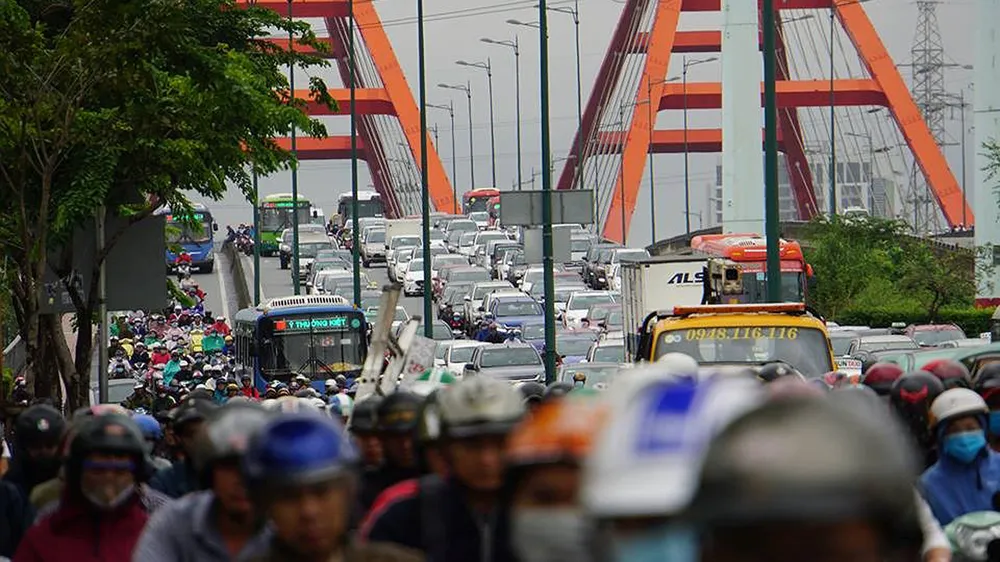 TPHCM ngập, giao thông ùn ứ sau cơn mưa kéo dài do ảnh hưởng bão số 9 ảnh 40