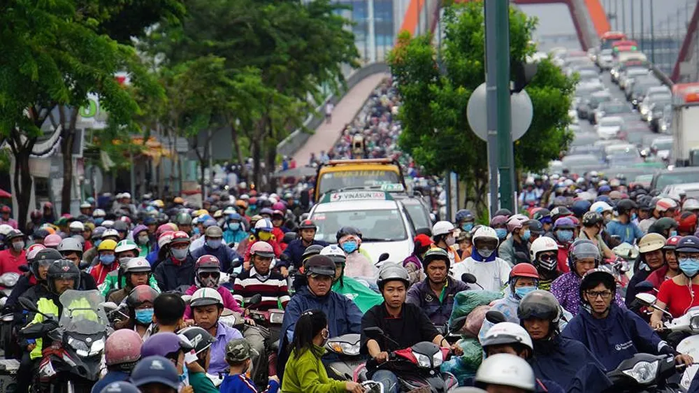 TPHCM ngập, giao thông ùn ứ sau cơn mưa kéo dài do ảnh hưởng bão số 9 ảnh 41