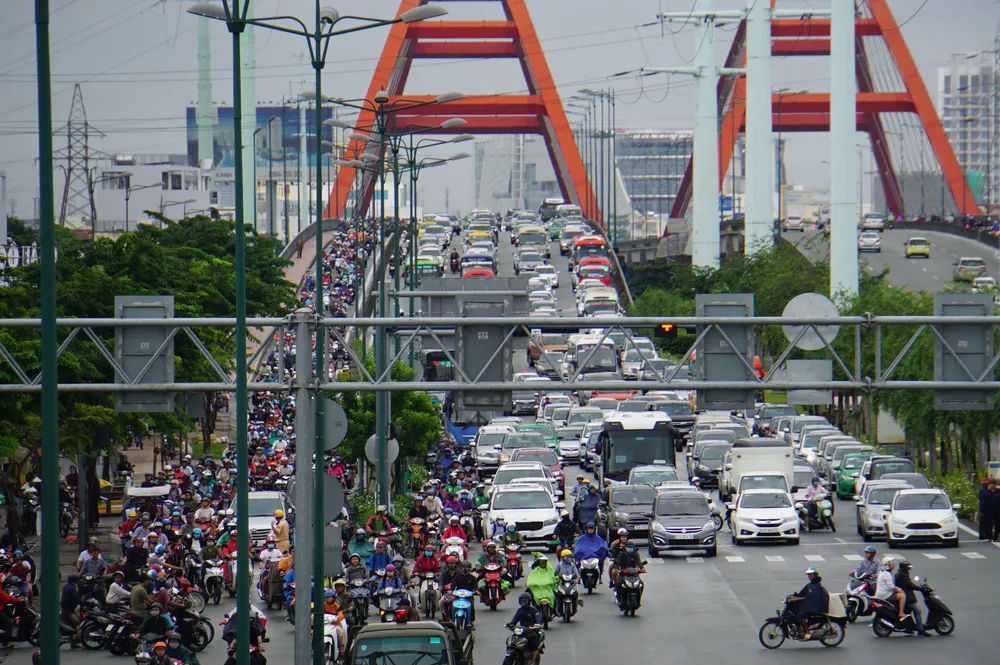 TPHCM ngập, giao thông ùn ứ sau cơn mưa kéo dài do ảnh hưởng bão số 9 ảnh 34