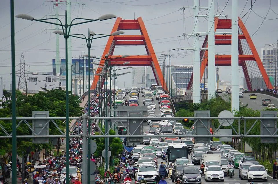 Đi trong cơn mưa từ quận Bình Tân về Bình Chánh, nam thanh niên bị nước cuốn mất tích ảnh 16