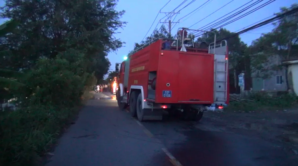 Căn nhà vắng chủ ở TPHCM bị “bà hỏa” thiêu rụi ảnh 2