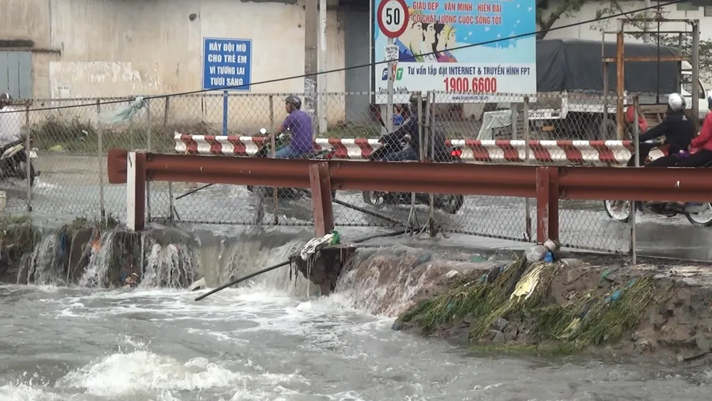  Tìm thấy thi thể nam thanh niên bị nước cuốn mất tích ở TPHCM trong cơn bão số 9 ảnh 2