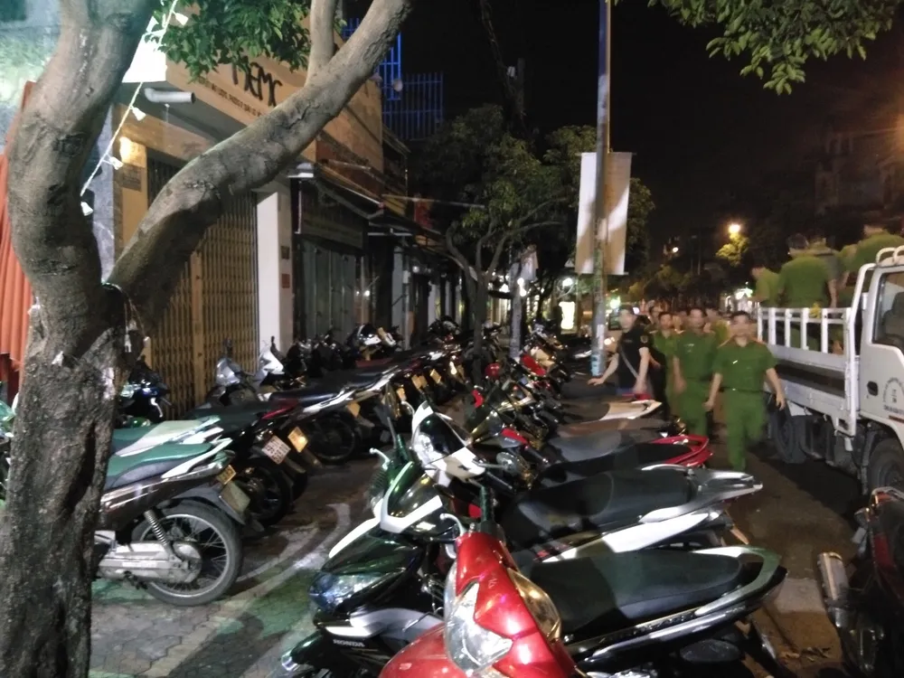 Đột kích quán bar 162, phát hiện 79 dân chơi phê ma túy ảnh 1