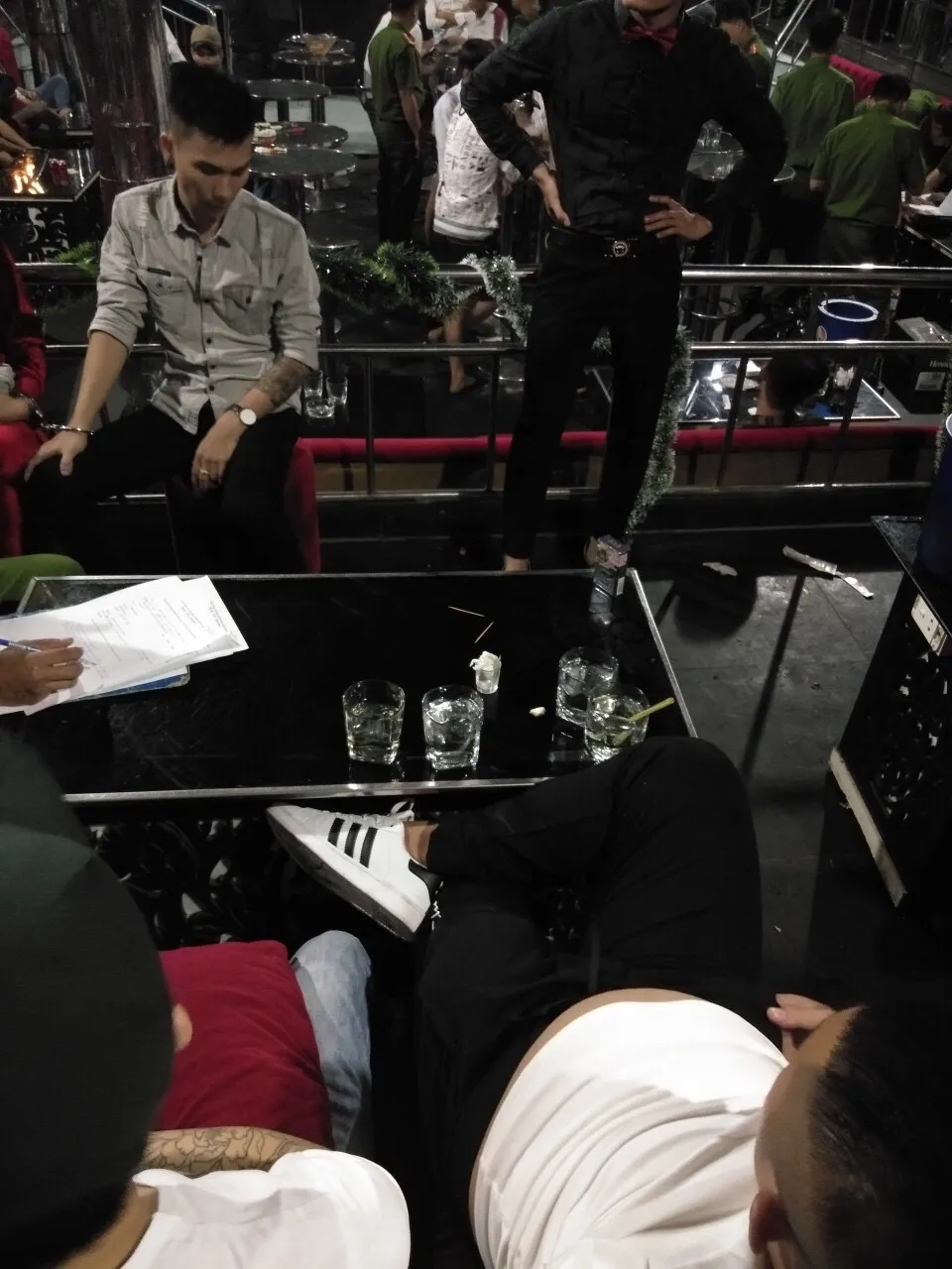 Đột kích quán bar 162, phát hiện 79 dân chơi phê ma túy ảnh 3