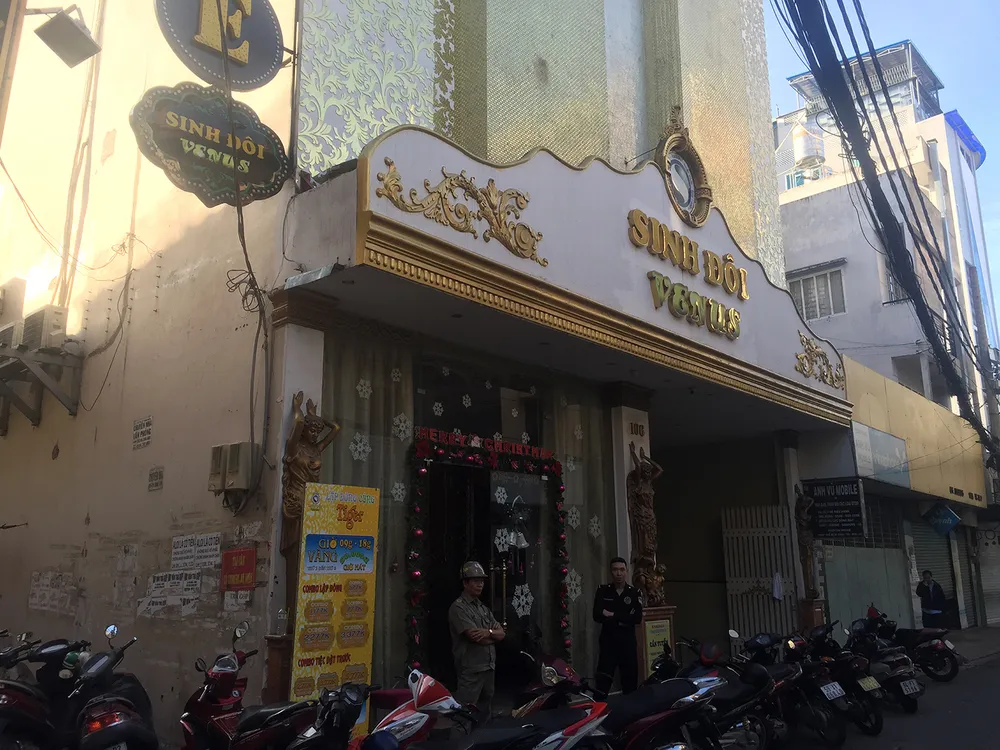 Phát hiện nhiều khách nghi phê ma túy trong quán karaoke Sinh Đôi Venus  ảnh 1