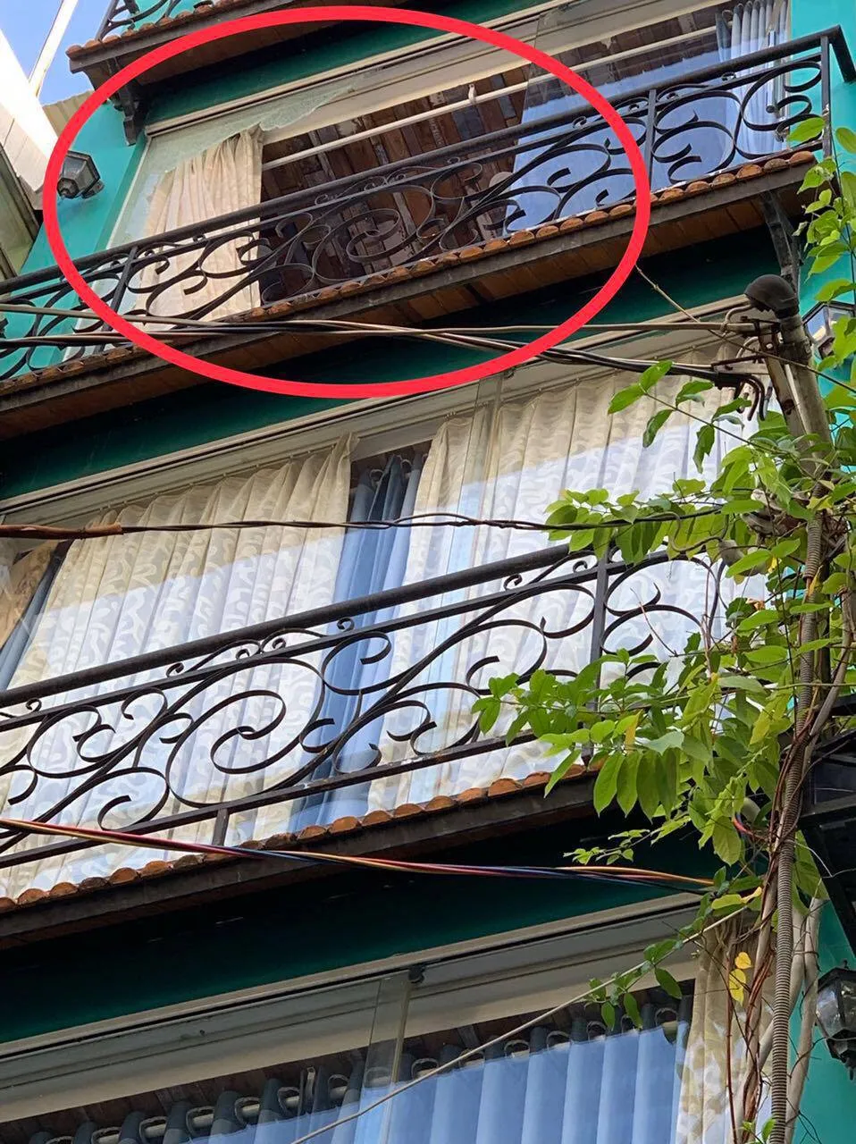  Người đàn ông bắn bể hàng loạt kính nhà dân ở trung tâm TPHCM ảnh 1