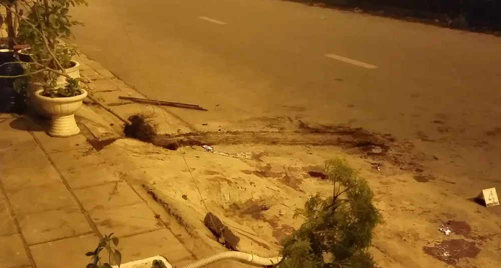 Hỗn chiến trên đường Võ Văn Kiệt, 2 người bị thương nặng ảnh 1