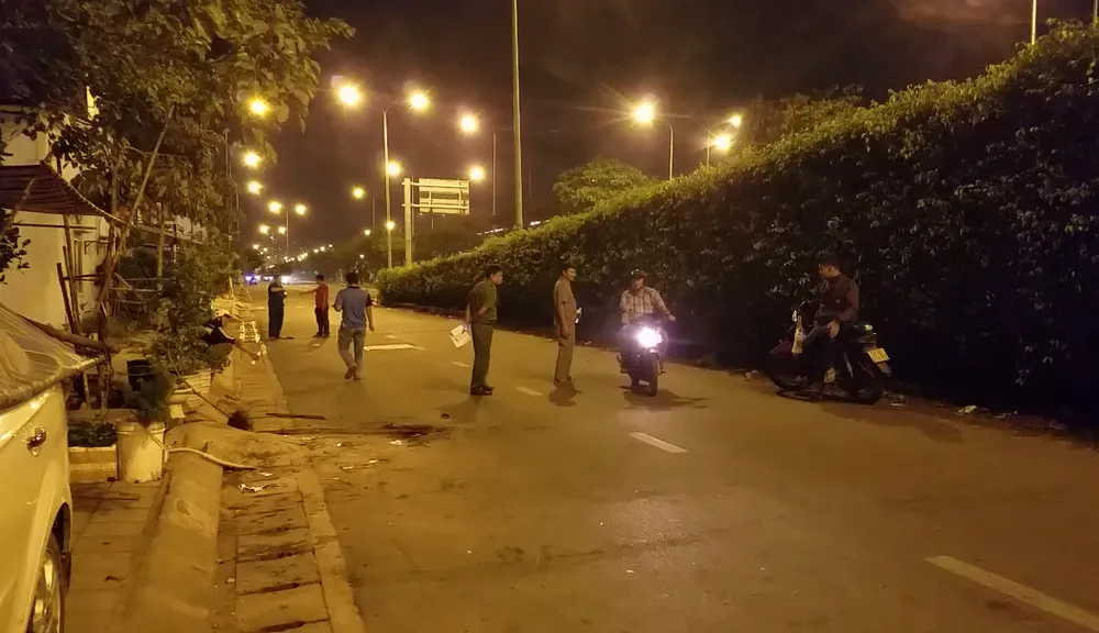 Hỗn chiến trên đường Võ Văn Kiệt, 2 người bị thương nặng ảnh 2