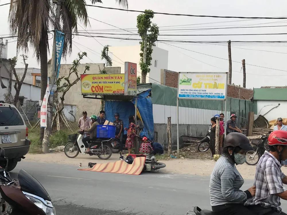 Người dân truy đuổi xe container cán chết người rồi bỏ chạy ảnh 2