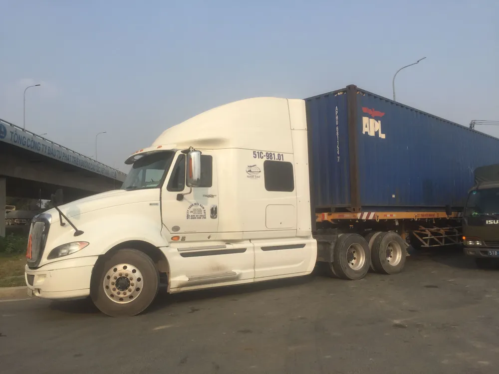 Người dân truy đuổi xe container cán chết người rồi bỏ chạy ảnh 3