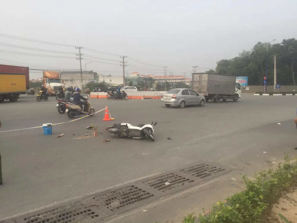  Người dân truy đuổi xe container cán chết người phụ nữ rồi bỏ chạy ảnh 3