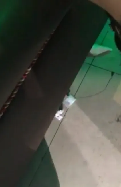  Vũ nữ múa khiêu dâm phục vụ dân chơi phê ma túy ở quán bar  ảnh 4