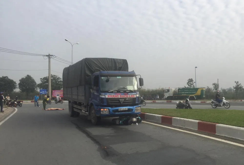 Va chạm với xe tải ngày giáp tết, nam công nhân tử vong ảnh 1