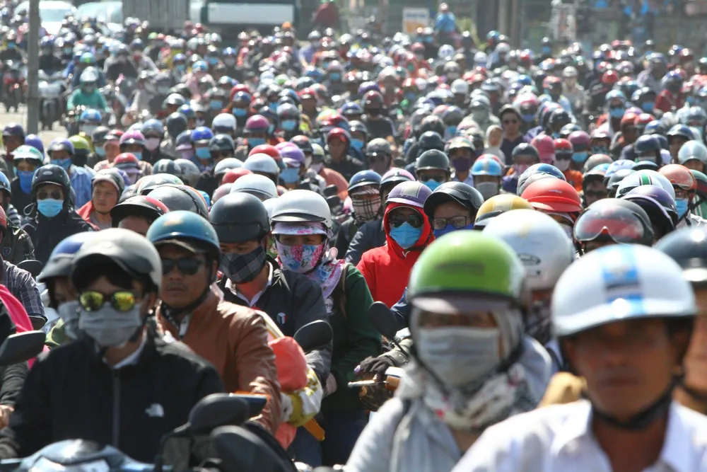  Người dân từ miền Tây đổ về TPHCM sau tết, quốc lộ 1A kẹt xe kinh hoàng hàng km ảnh 2