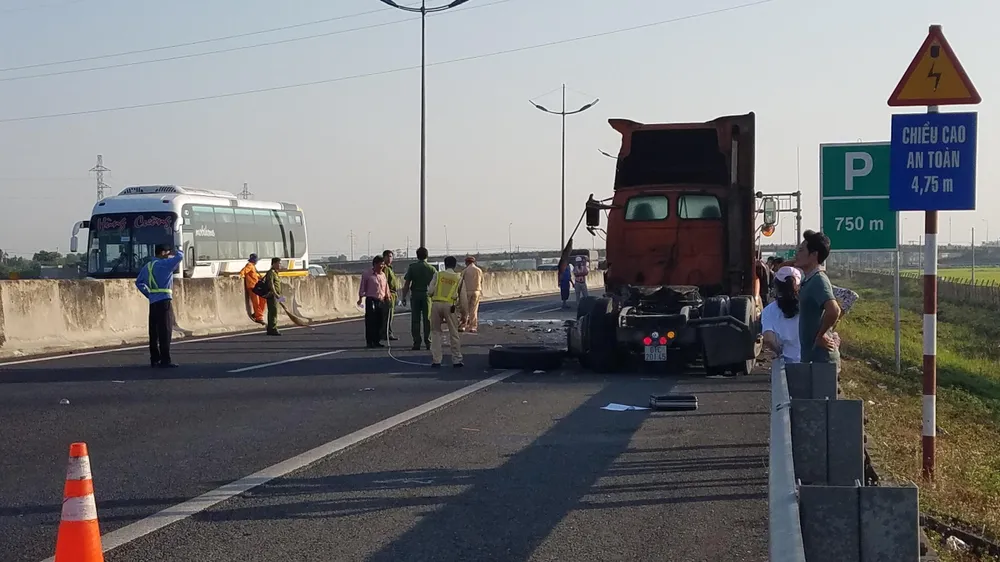  Va chạm liên hoàn trên cao tốc TPHCM - Trung Lương, 1 người tử vong ảnh 5