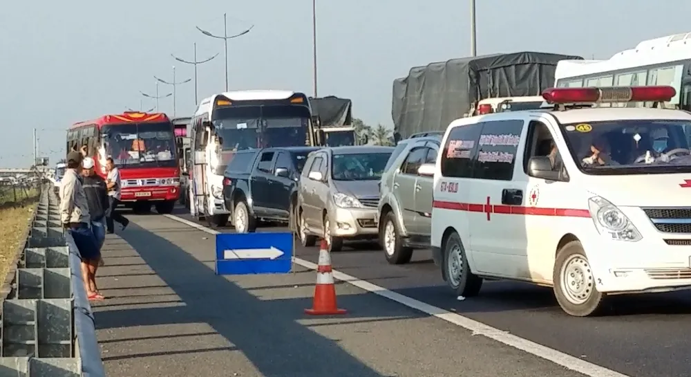  Va chạm liên hoàn trên cao tốc TPHCM - Trung Lương, 1 người tử vong ảnh 8