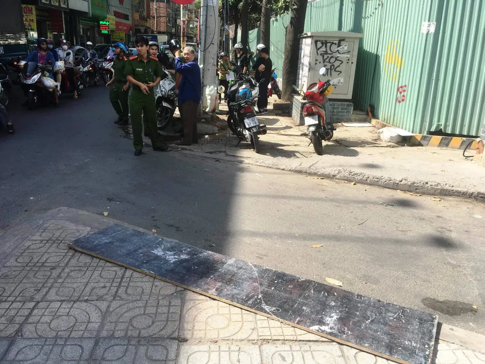 Miếng ván tại hiện trường.