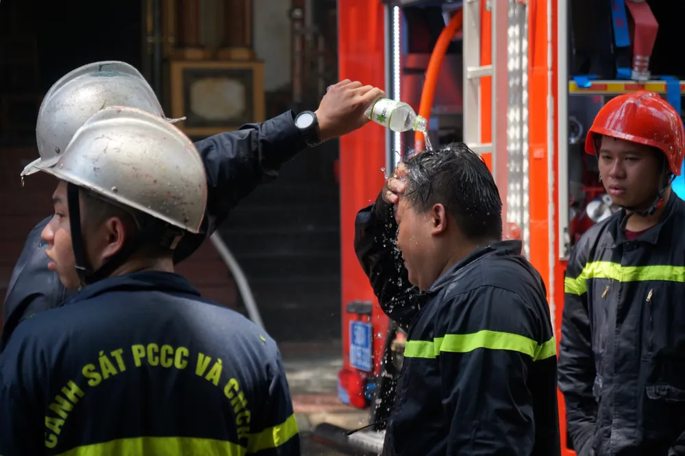  Vụ cháy tại Hàng Dương Quán, quận 1 là do hàn xì ảnh 17