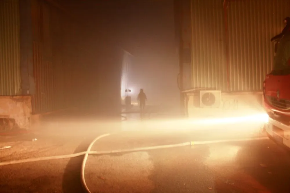 Cháy lớn tại kho hàng chứa dầu nhớt ở quận 12, nhiều người hoảng sợ ảnh 2