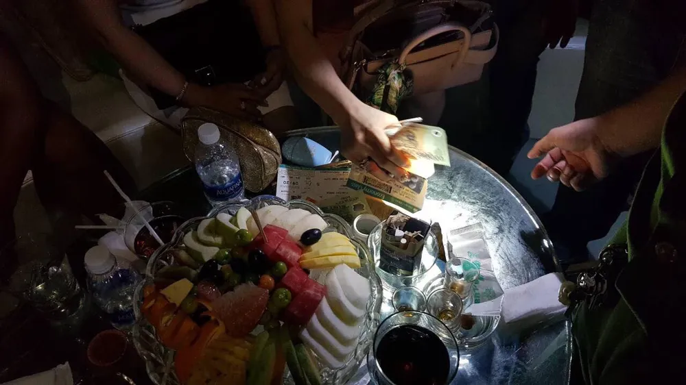​Đột kích quán bar 86, phát hiện gần 150 dân chơi phê ma tuý ảnh 1
