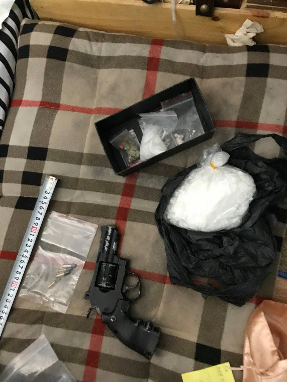 Triệt phá đường dây ma túy, thu giữ súng ngắn ảnh 2