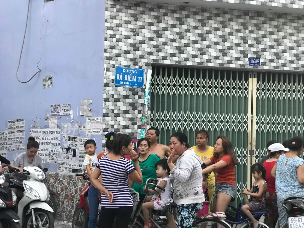 Sau khám xét nhà riêng và nhà cha mẹ, tiếp tục khám xét quán karaoke của Phúc “XO“ ảnh 14