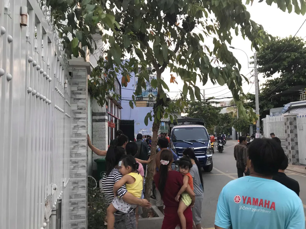 Sau khám xét nhà riêng và nhà cha mẹ, tiếp tục khám xét quán karaoke của Phúc “XO“ ảnh 13