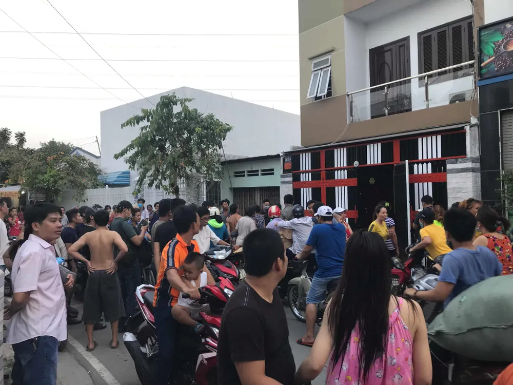 Sau khám xét nhà riêng và nhà cha mẹ, tiếp tục khám xét quán karaoke của Phúc “XO“ ảnh 12